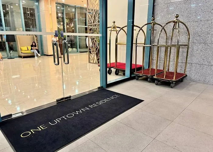 Bgc 1br Unit Linked To Uptown Mall With Own Parking Apartment Manila