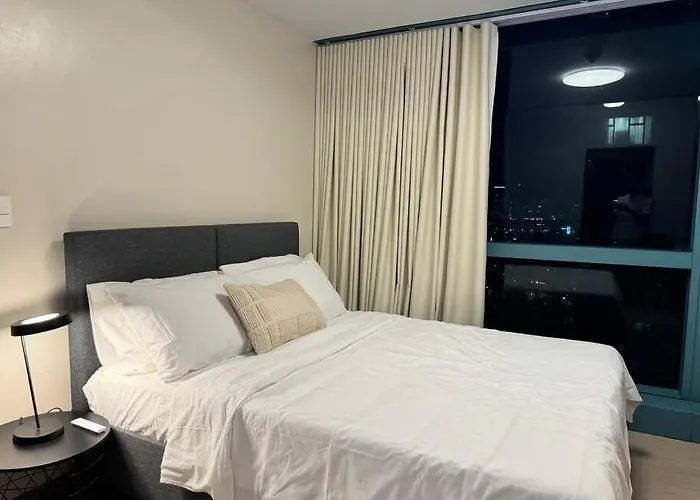 Bgc 1br Unit Linked To Uptown Mall With Own Parking Apartment *