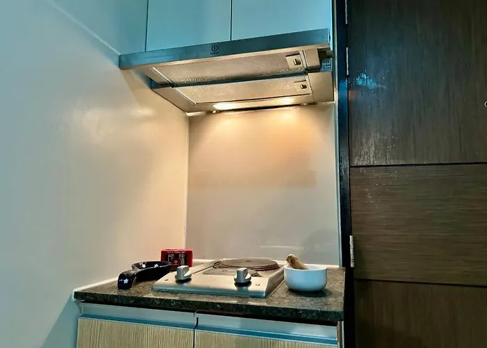 Bgc 1br Unit Linked To Uptown Mall With Own Parking Apartment Manila