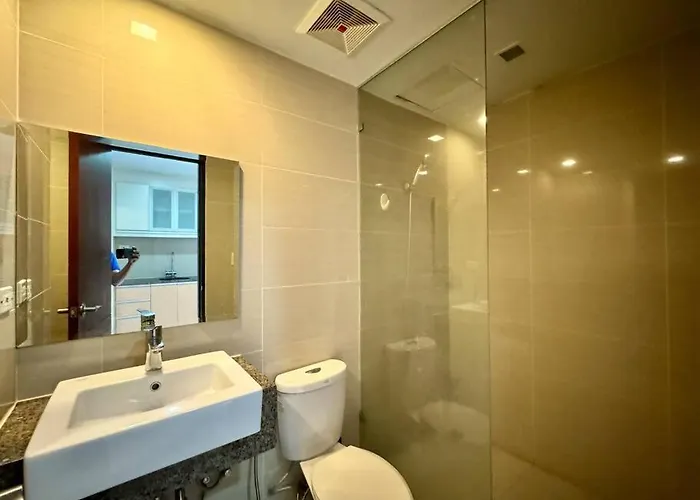 Bgc 1br Unit Linked To Uptown Mall With Own Parking Apartment *