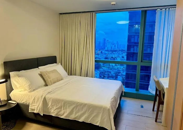 Bgc 1br Unit Linked To Uptown Mall With Own Parking Apartment Manila