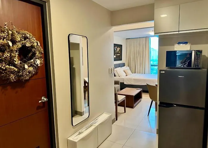 Bgc 1br Unit Linked To Uptown Mall With Own Parking *