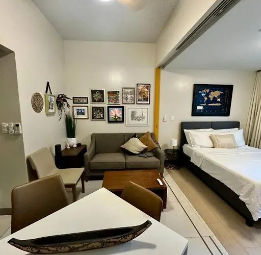 Bgc 1br Unit Linked To Uptown Mall With Own Parking Apartment